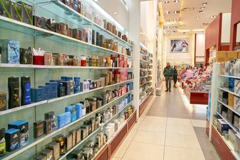 W drogeriach znów będą drogiści. Ruszył program on-line