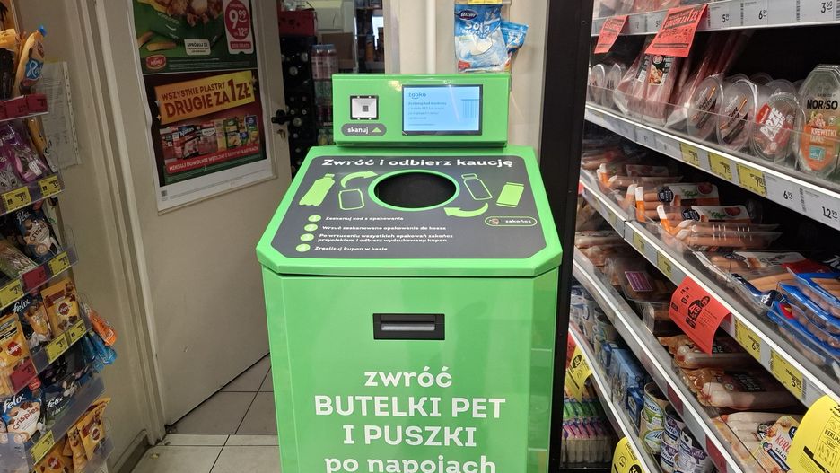 Automat do oddawania butelek w sklepach Żabka