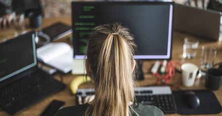 Informatycy w odwrocie. Rynek okazał się nie być z gumy?