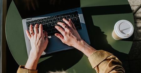 Dają nawet 20 tysięcy złotych miesięcznie. Rąk do pracy i tak brakuje