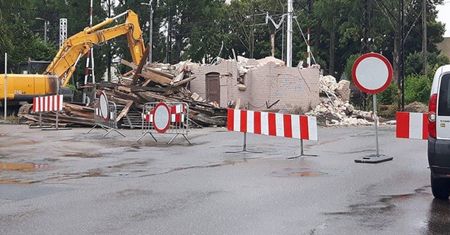 Wyburzono starą nastawnię kolejową
