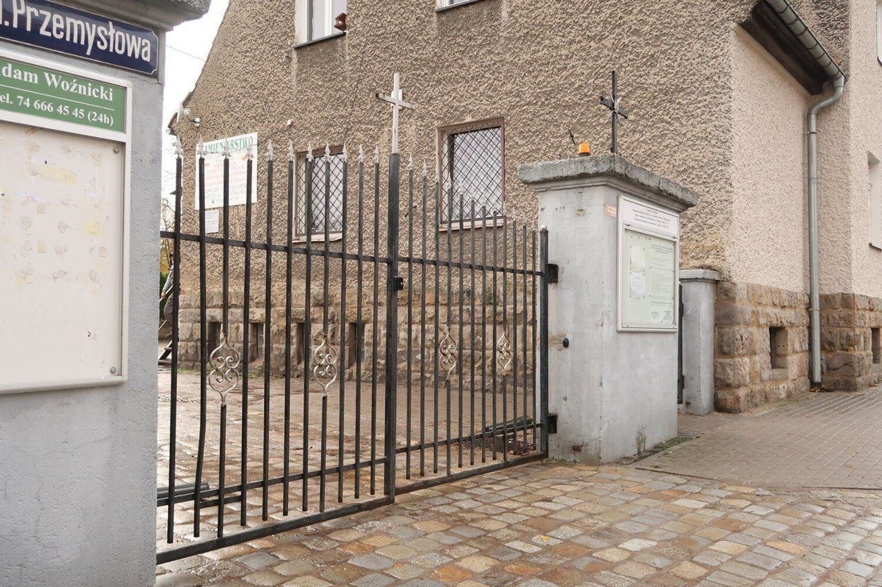 Wszystkich Świętych 2025 w Wałbrzychu. Zmiana organizacji ruchu w rejonie cmentarzy