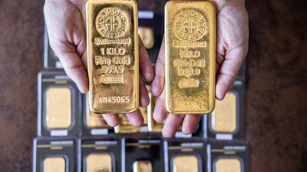 A worker handles two Argor-Heraeus SA one kilogram gold bars at Solar Capital Gold Zrt. arranged in Budapest, Hungary, on Tuesday, March 22, 2022. Gold edged higher in Asian trading -- following its biggest weekly drop since June -- as investors weighed monetary policy tightening in the U.S. against the impact of the Russia-Ukraine war. Photographer: Akos Stiller/Bloomberg via Getty Images