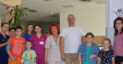 Dzieci z Oddziału Klinicznego na Winiarach zobaczyły spektakl