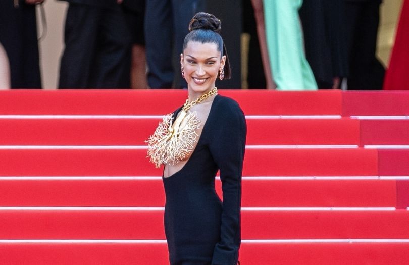 Bella Hadid paraduje po czerwonym dywanie w Cannes w naszyjniku imitującym płuca