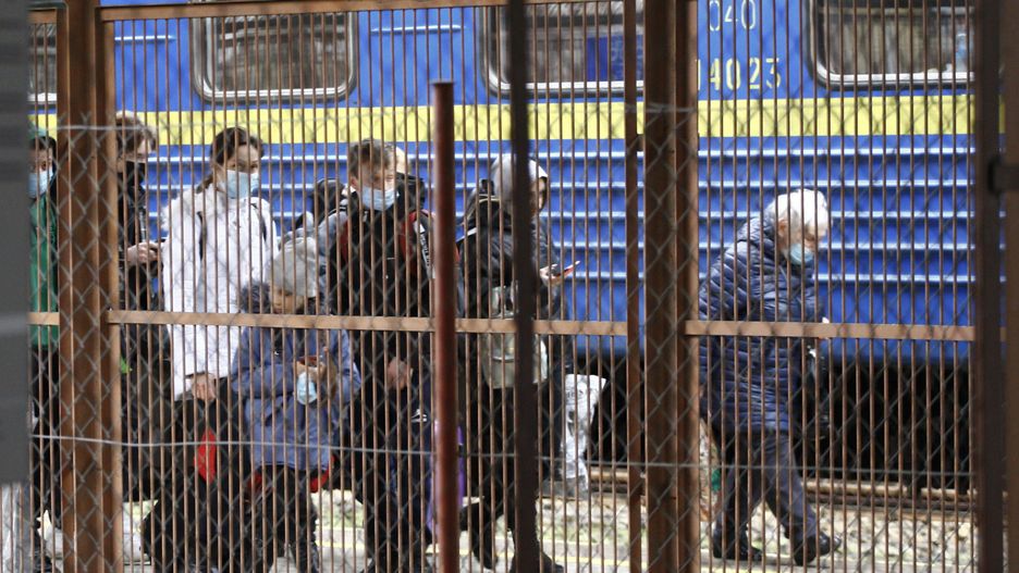 Przemysl 25.02.2022 dworzec PKP przyjazd pociagu z Odessy. Pociagiem przyjechało ok. 120  uchodzcow z Ukrainy.