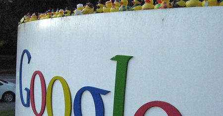 Google kasuje aplikacje z komórek z Androidem