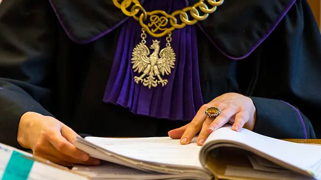 Warszawa. Sąd Rejonowy dla Warszawy-Mokotoa wydał w czwartek wyrok w sprawie kardiologa Mirosława G. Lekarz w 2006 roku po operacji zostawił fragment gazika w lewej komorze serca pacjenta. Z wyrokiem, przewidującym karę 6 miesięcy pozbawienia wolności z zawieszeniem na rok, nie zgadza się prokuratura