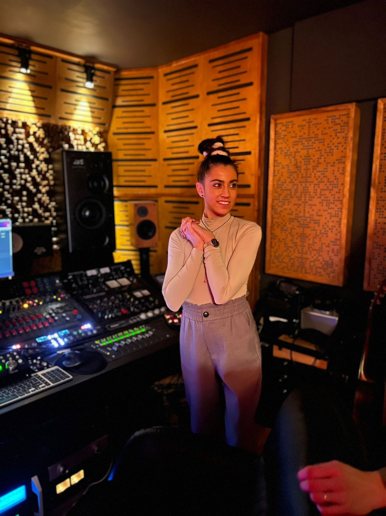 Maja Hyży w studiu nagrań pracuje nad piosenką na Eurowizję 2023 (fot. Jastrząb Post)