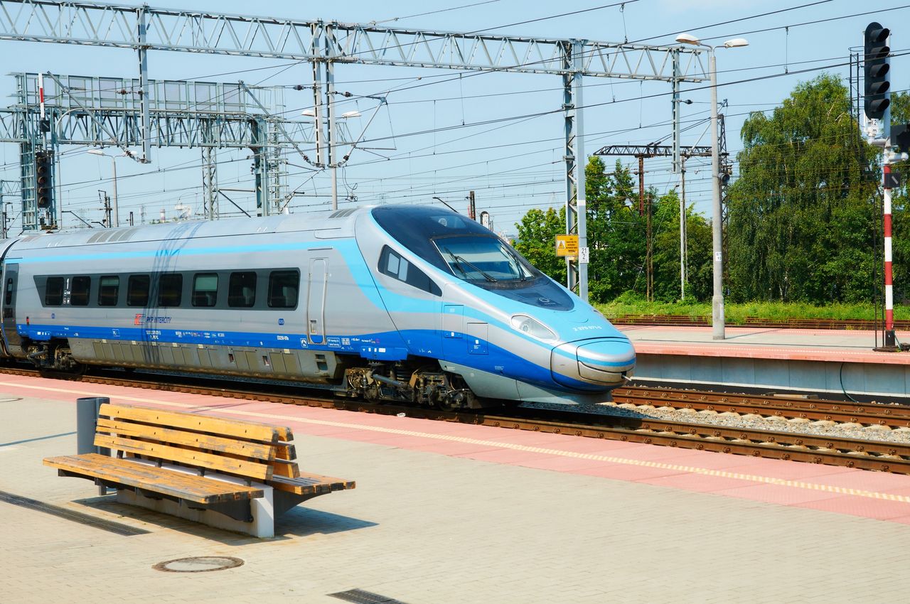 250 km/h pociągiem z Warszawy do Katowic i Krakowa. Kończą modernizację