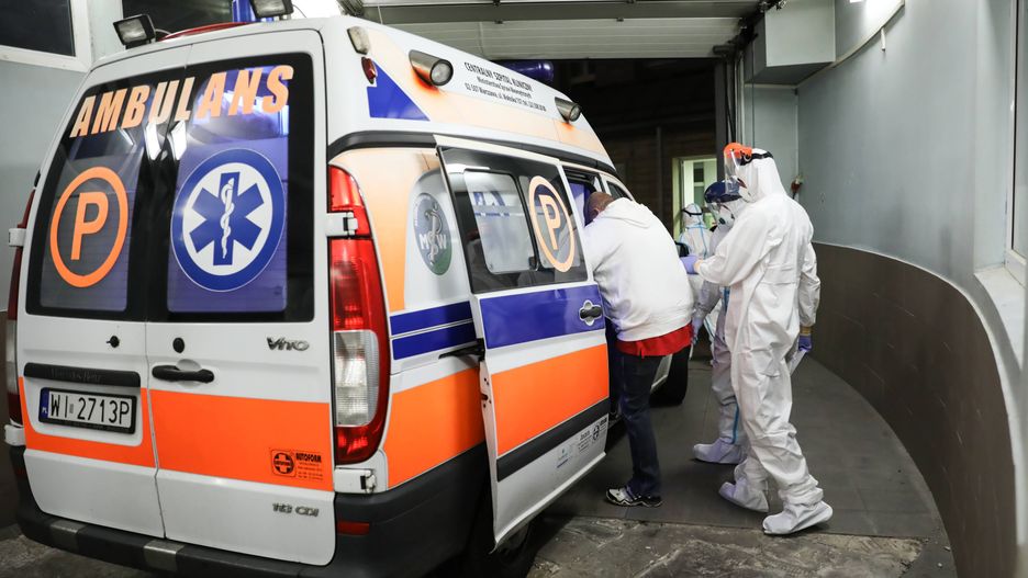 Warszawa. Wybił szybę w karetce, został zatrzymany