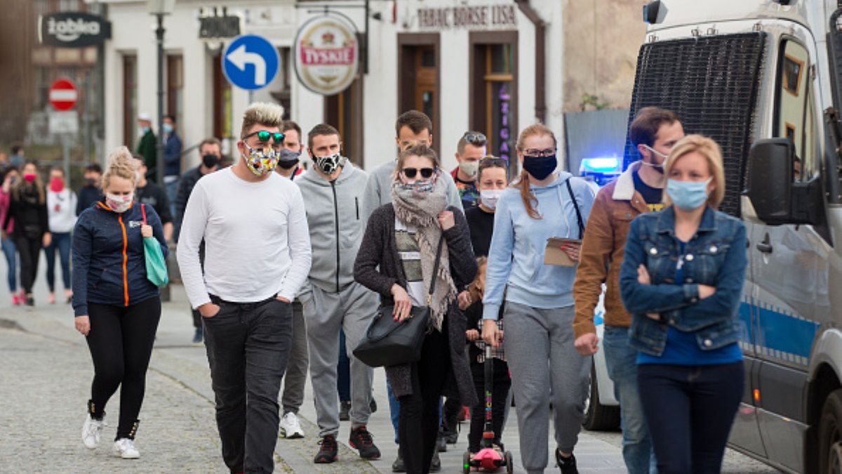 Policja zażartowała z osób, które kwestionują istnienie koronawirusa