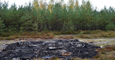 Nadleśnictwo Sieraków. Las zaśmiecony częściami od aut. "Debilizm nie zna granic"