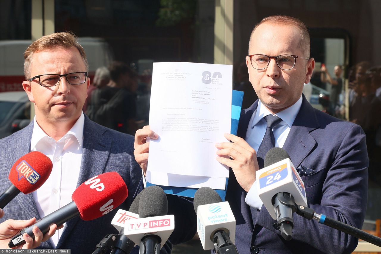 Posłowie KO Dariusz Joński i Michał Szczerba po kontroli poselskiej w sprawie Wód Polskich