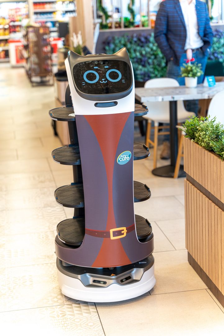 Roboty ułatwią obsługę klientów na stacji paliw we Wrześni