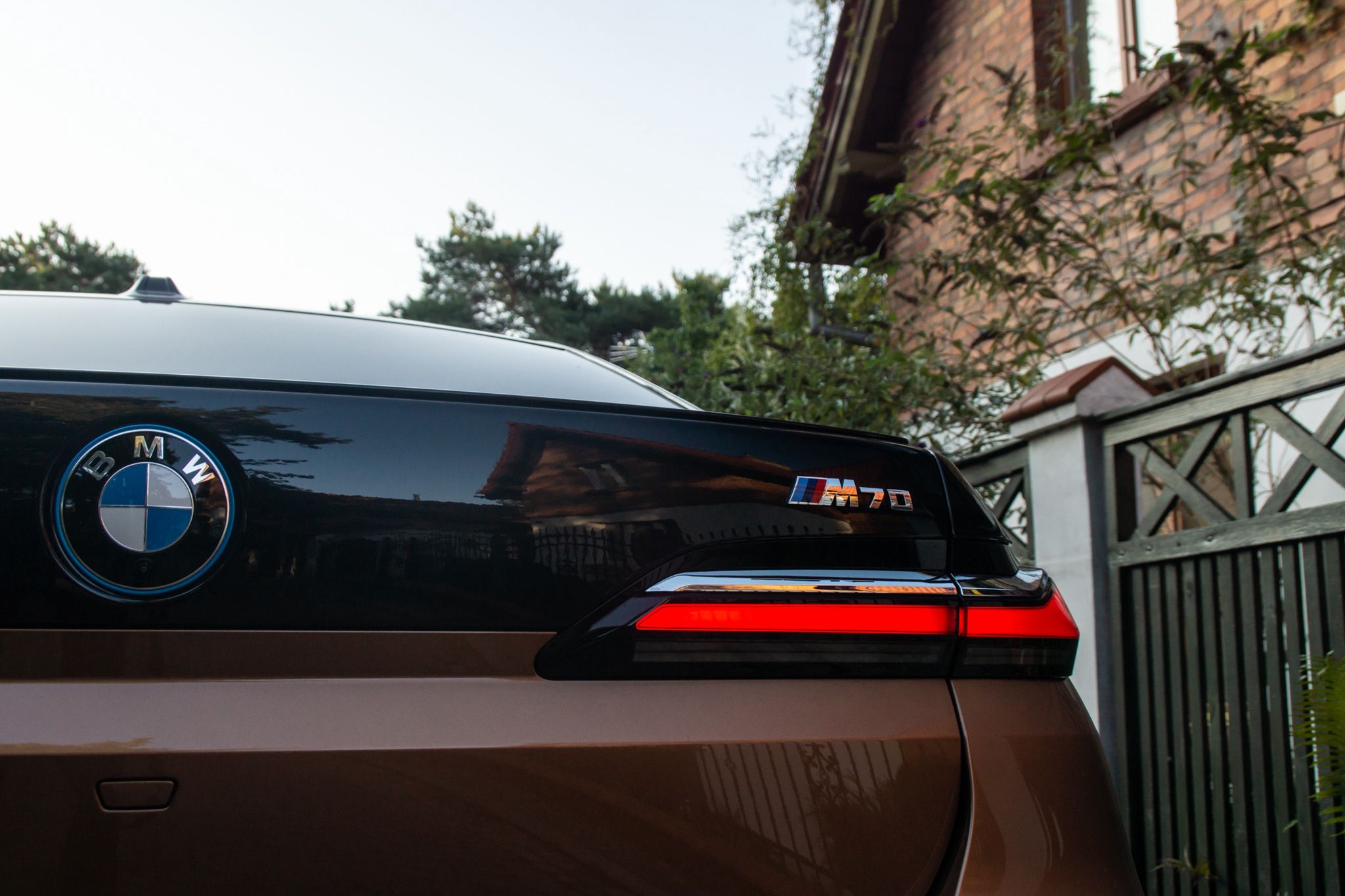 BMW i7 M70