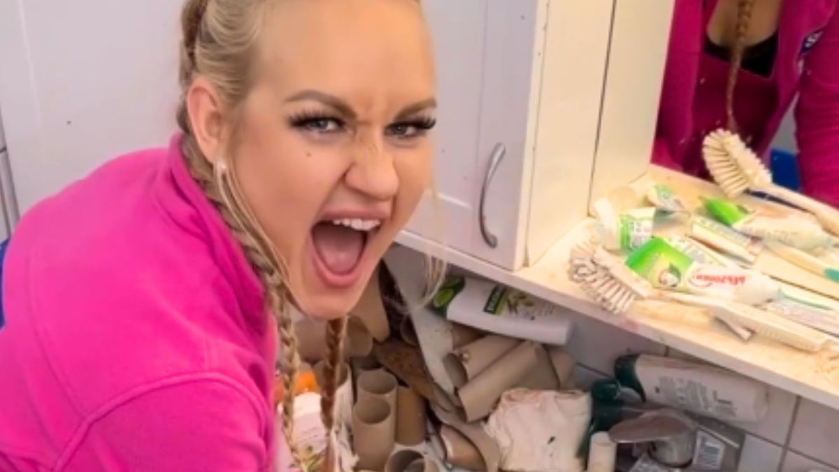 Auri pracuje jako sprzątaczka