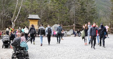 Tatry. Turyści na popularne szlaki dojadą samochodem elektrycznym