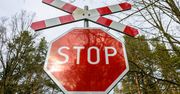 Światła zamiast znaku "Stop" na przejeździe w Koszalinie. Mieszkańcy czekają na zmianę