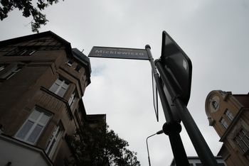 Poznań: Ulica Mickiewicza na Jeżycach jest zamknięta. Kierowcy muszą jeździć objazdami