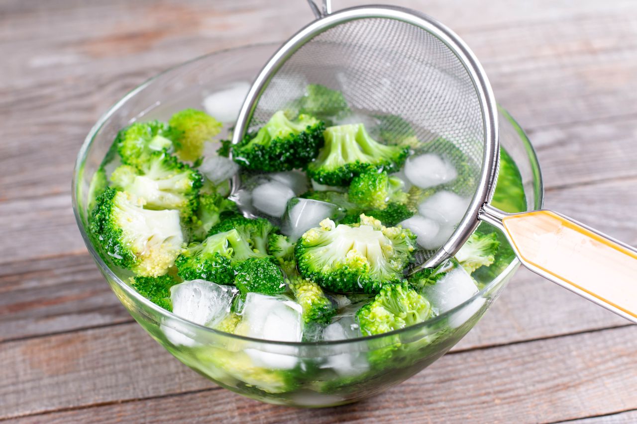 Blanching broccoli