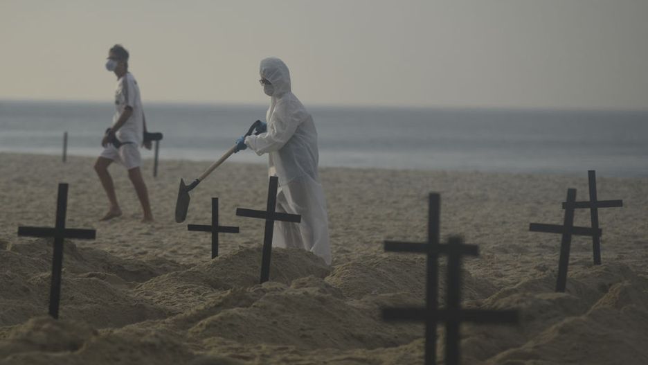 Plaża Copacabana w Brazylii zamieniła się w cmentarz