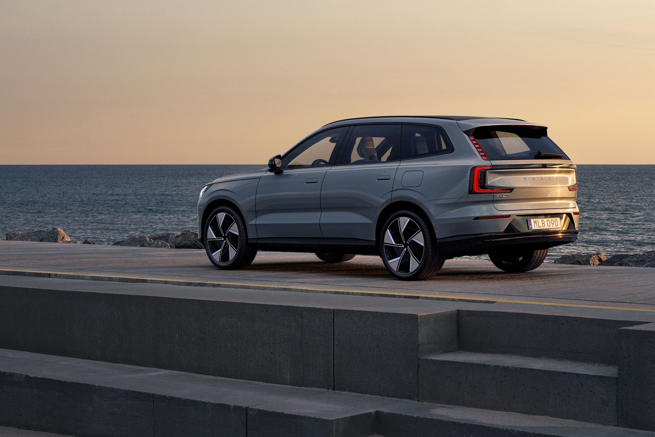 Volvo EX90