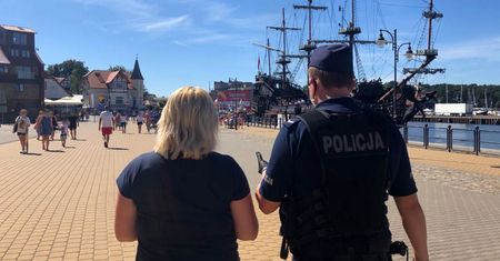 Koronawirus. Mandaty za brak maseczki nad morzem. Policja zapowiada weekendowe kontrole