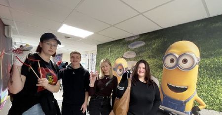 Maskotki dla podopiecznych Uniwersyteckiego Szpitala Dziecięcego. Studenci UMCS odwiedzili małych pacjentów