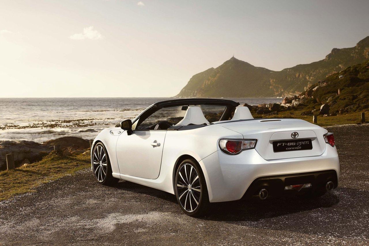 Toyota GT86 kabriolet i sedan do produkcji?