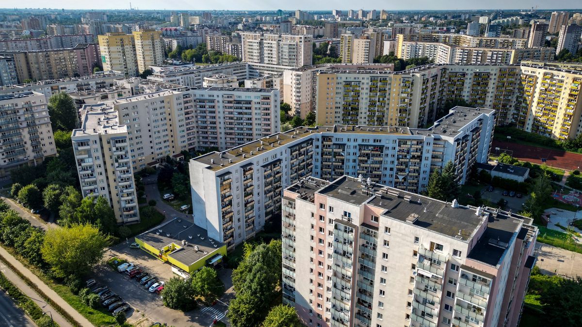 Kaloryfery skręcone do "zera". Prawnik: spółdzielnie mają problem