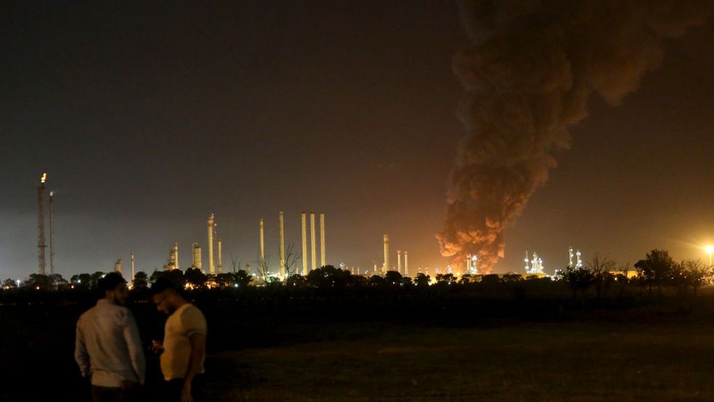 Ogromny pożar wieżowca w Teheranie. Dym widać ze sporej odległości.
