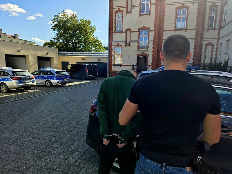 Chełmno: Kilogram narkotyków i sporo gotówki w mieszkaniu 27-latka