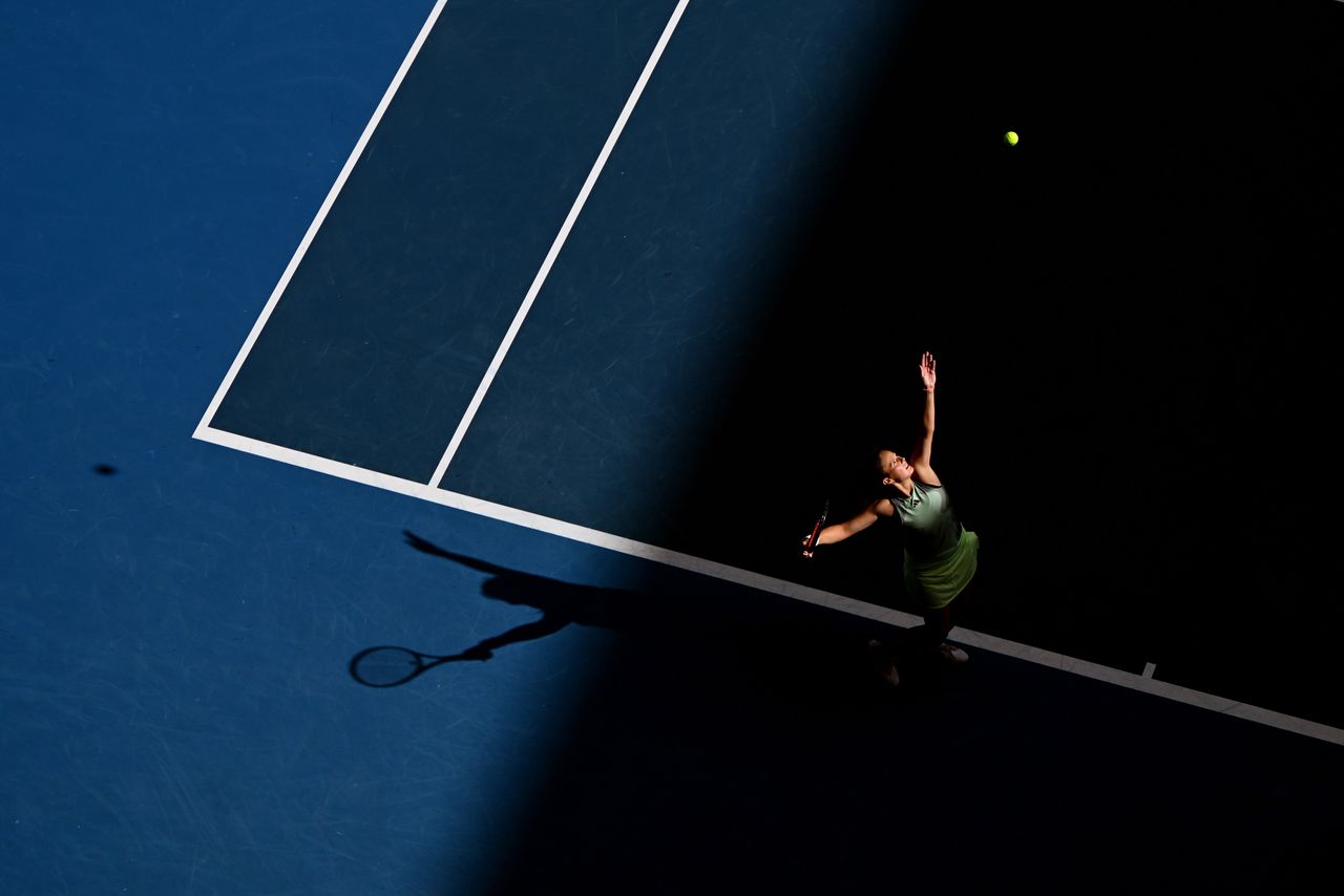 Daria Kasatkina of Russia in action during her second round match against Sloane Stephens of the USA on Day 5 of the 2024 Australian Open at Melbourne Park in Melbourne, Australia, 18 January 2024. EPA/JOEL CARRETT AUSTRALIA AND NEW ZEALAND OUT Dostawca: PAP/EPA.