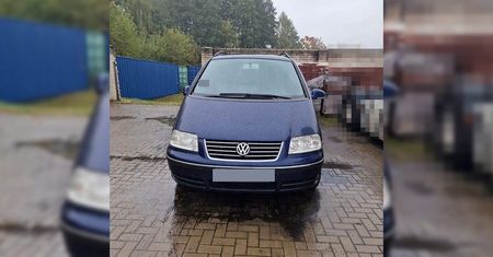 Pościg za Volkswagenem. Kierowca po wszystkim schował się na tylnej kanapie i udawał, że go nie ma