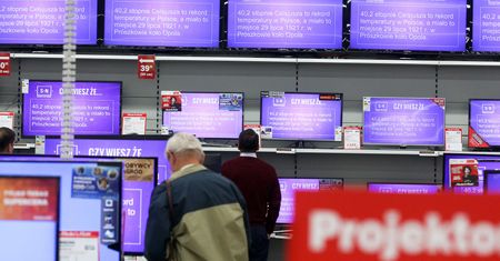 Telewizory są w magazynach. Mogą pojawić się ciekawe oferty
