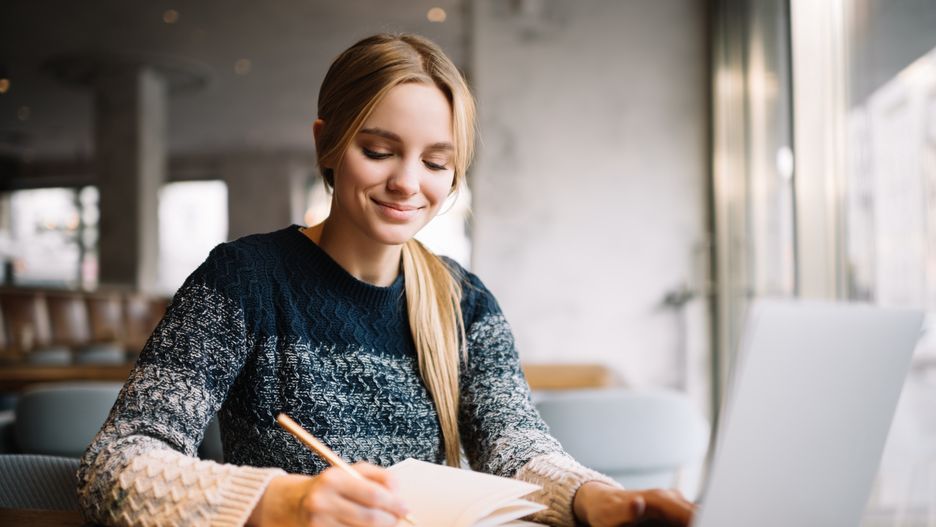 szkoła liceum matura nauka szkoła online learning language, writer, writing notes, student, university, copywriter, cute, education, pretty, successful, idea, project, attractive, beautiful, blonde, business, businesswoman, casual, caucasian, cheerful, communication, female, happy, information, internet, knowledge, laptop computer, loft, marketer, modern, notebook, office, planing, portrait, positive thinking, preparation, professional, sitting, skilled, smiling, strategy, stylish, table, talented, technology, thinking, window, woman, working, young