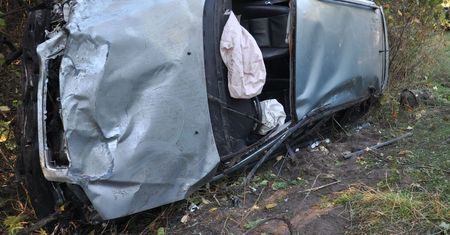 Próbował uniknąć zderzenia z sarną. Jedna osoba nie żyje