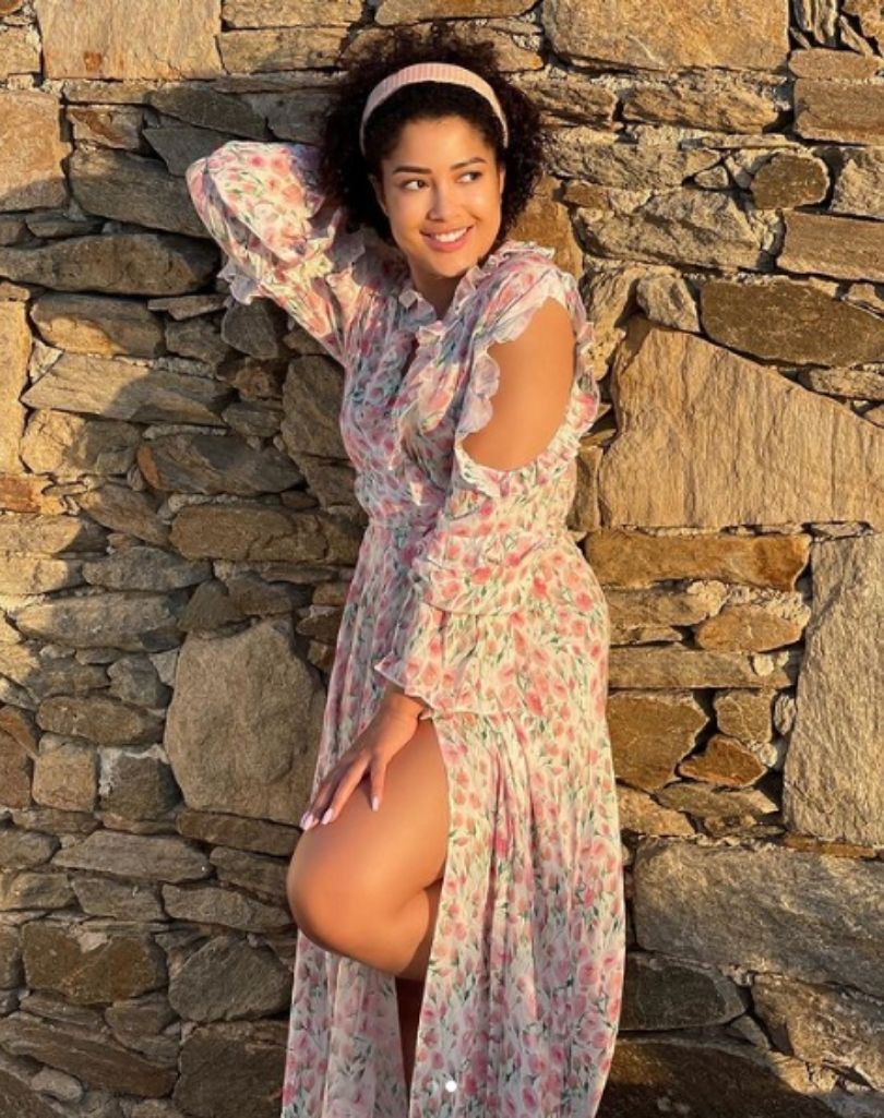 Patricia Kazadi pozuje w bikini na Santorini i odpowiada na komentarze internautów