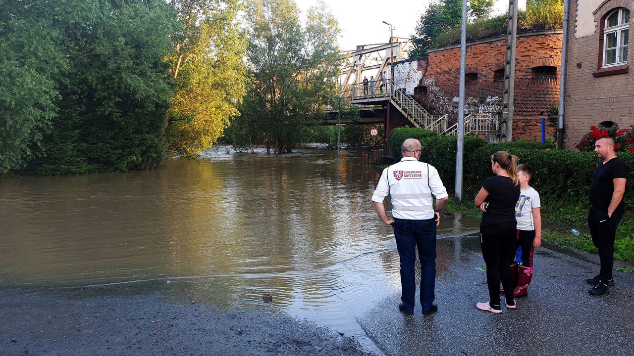 Dolny Śląsk. Kłodzko mierzy się z powodzią. Burmistrz apeluje do mieszkańców o rozwagę
