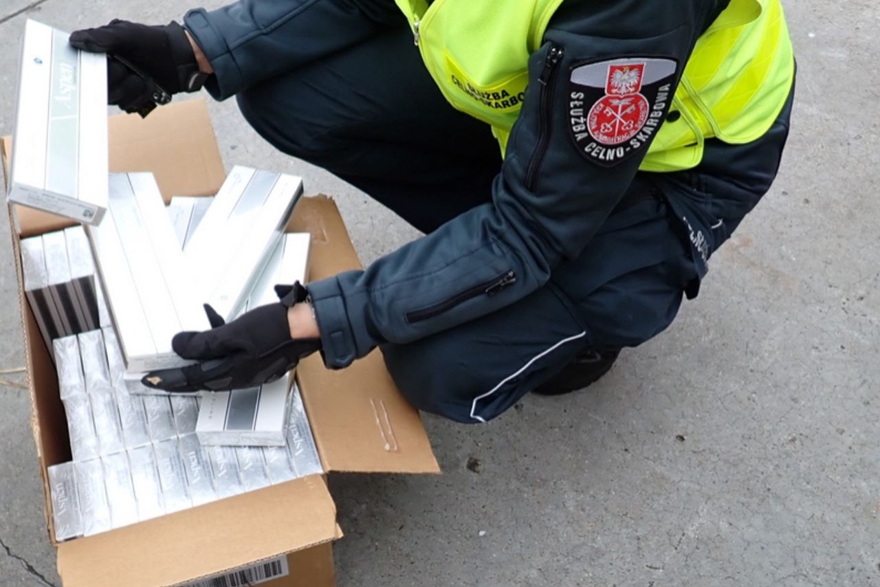 To miały być preparaty do golenia. Służby znalazły 18 mln papierosów