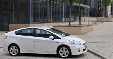 Ekologiczny + bardzo bezpieczny = Prius