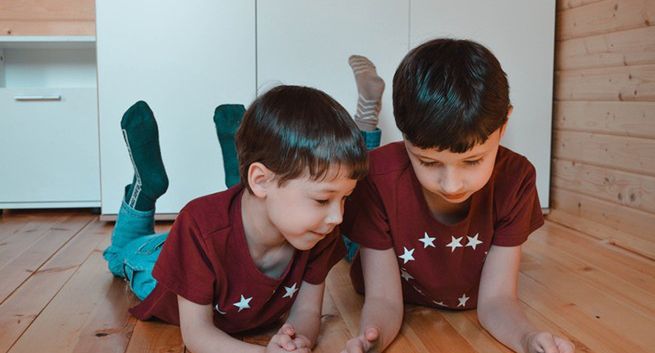 Dzieci spędzają tyle samo czasu na TikToku i YouTubie