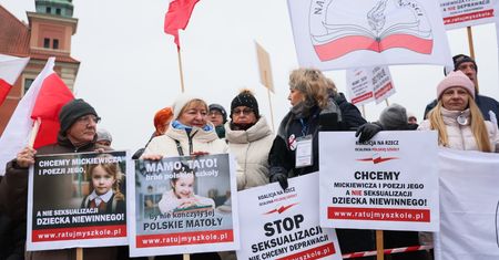 Nie chcą edukacji zdrowotnej w szkołach. Przynieśli transparenty