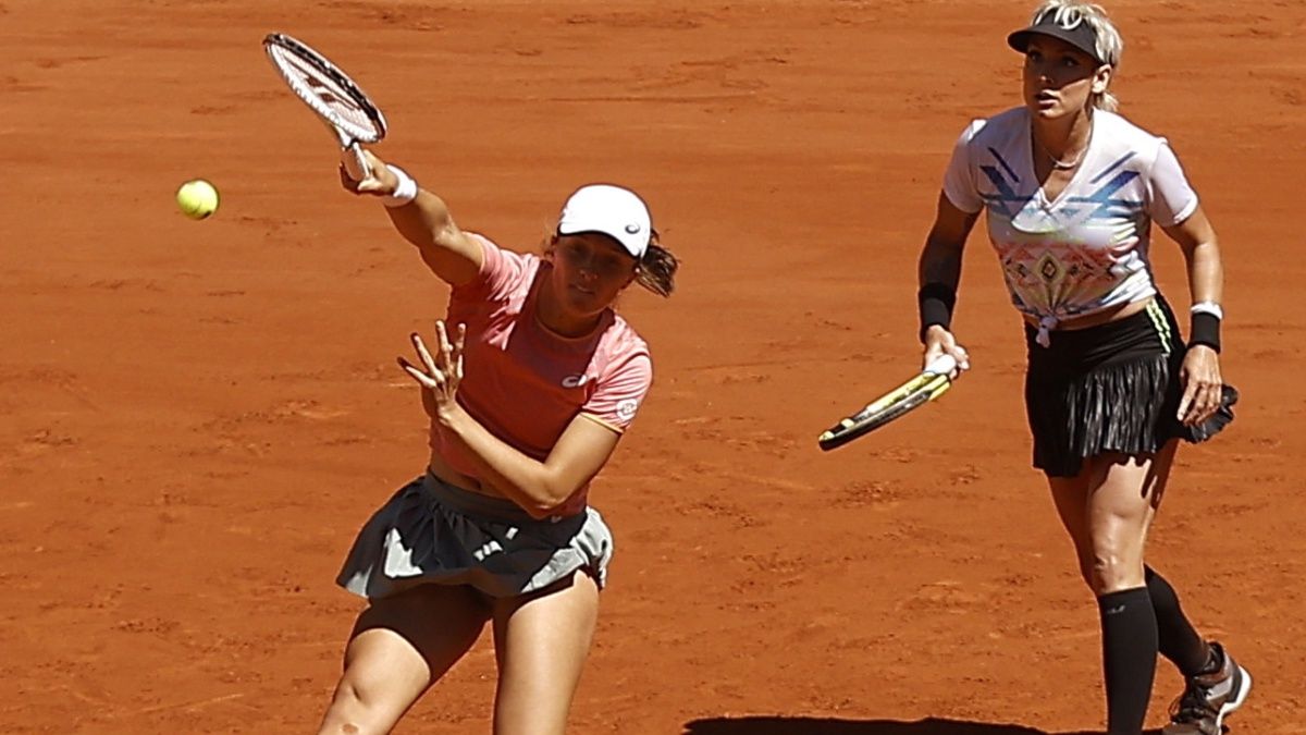 Iga Świątek i Bethanie Mattek-Sands podczas ostatniego meczu Rolanda Garrosa