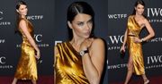 Adriana Lima chwali się figurą w złotej sukience