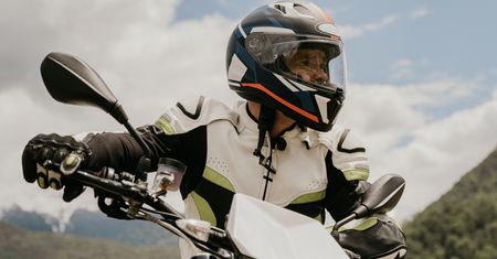 Co to jest pinlock do kasku motocyklowego i jak go zamontować