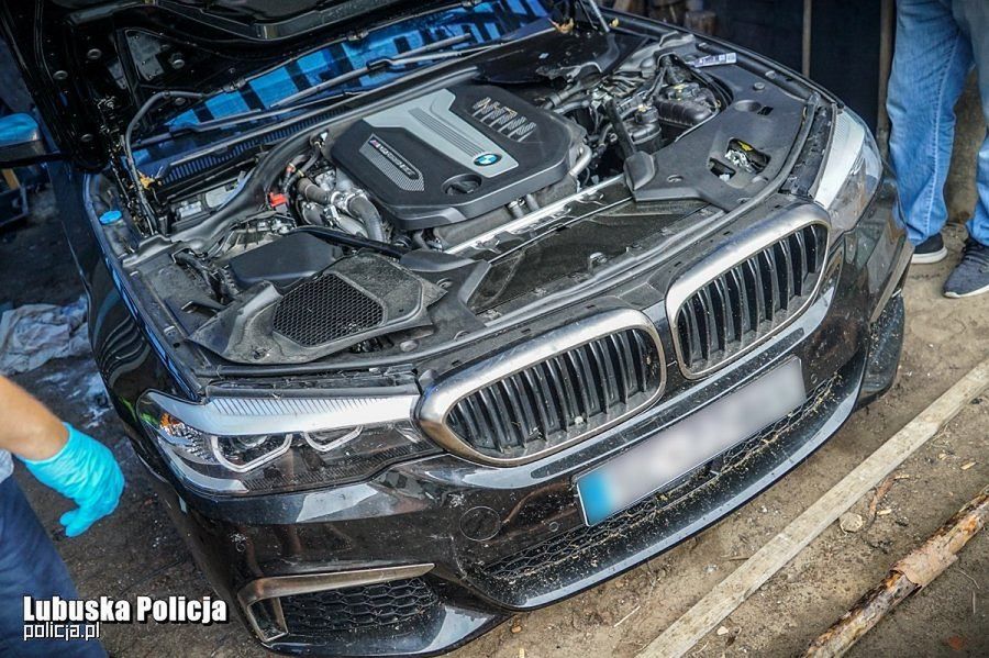 Wartość skradzionego BMW Serii 5 Touring oszacowano na około 0,5 mln złotych.