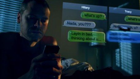 Nocne kino Gadżetomanii: Valibation - absurdalny film o... człowieku zrośniętym ze smartfonem [wideo] 1