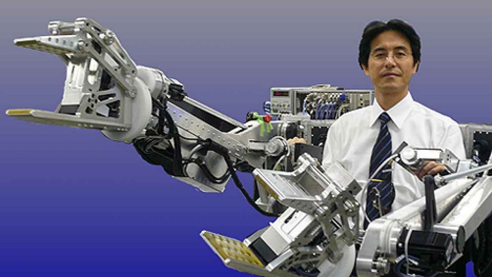 Egzoszkielet zamiast siłowni. Sprzęt Panasonica zapewnia dodatkowe 15 kg udźwigu 1